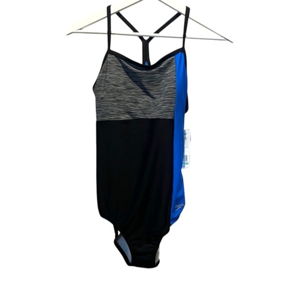 New Speedo Women’s Racerback Swimsuit with Built in Bra Support Size 8 NWT